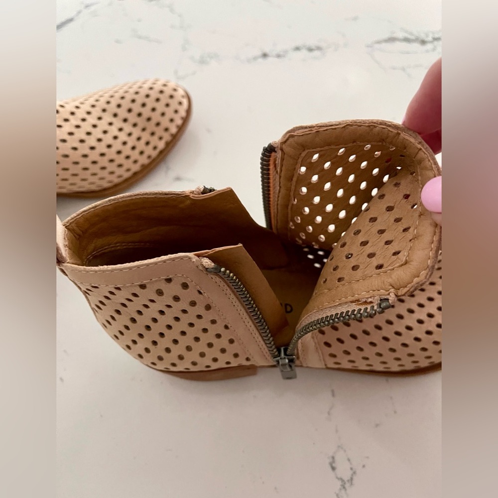 HP🎉NWOB Lucky Brand Basel bootie 6M - Picture 16 of 16